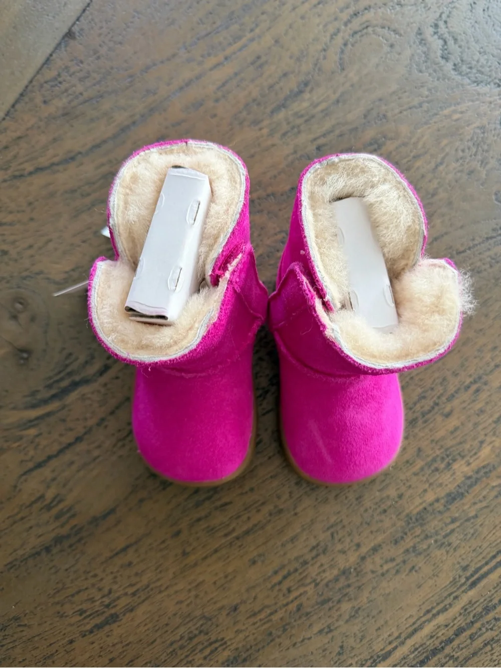 UGG vibrant pink